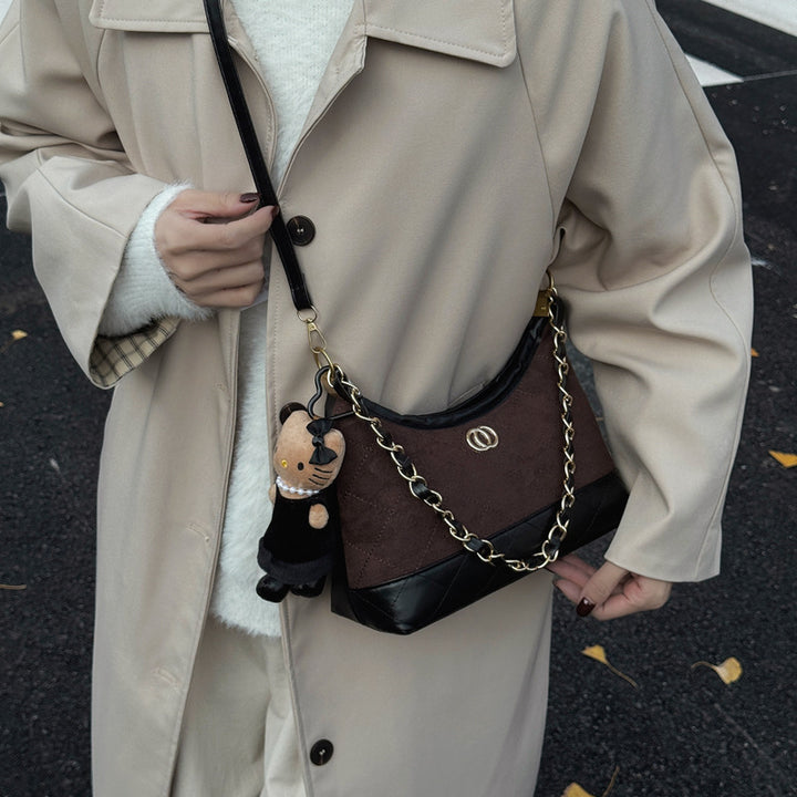 Damen modische Handtasche mit Kette und charmantem Anhänger Nord Taschen