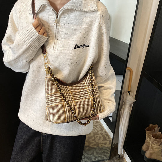 Damen Hobo-Tasche mit elegantem Karomuster und goldenen Kettenakzenten Nord Taschen