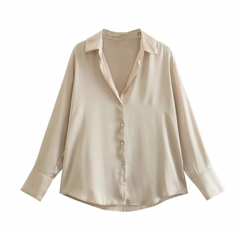 Damen Oversized Satinbluse mit Hemdkragen und breiten Manschetten Nord Taschen