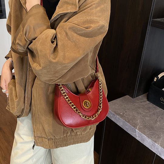Damen Hobo-Tasche mit eleganter Kettenverzierung und hochwertigem Leder Nord Taschen