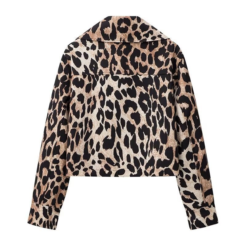 Damen Cropped-Fieldjacke im Leopardenmuster mit breitem Revers und Pattentaschen Nord Taschen