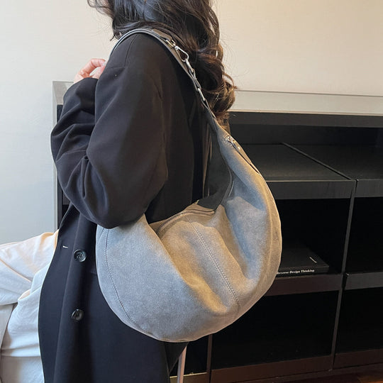Damen Hobo-Tasche aus weichem Veloursleder mit praktischen Reißverschlusstaschen Nord Taschen