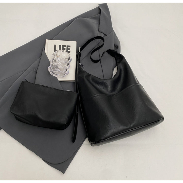 Damen moderne Wildleder-Handtasche mit verspieltem Anhänger Nord Taschen