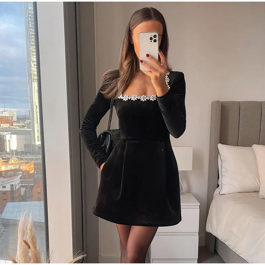 Damen Samt‑Minikleid mit quadratischem Ausschnitt, Perlenblütenbesatz und A‑Linien‑Silhouette Nord Taschen