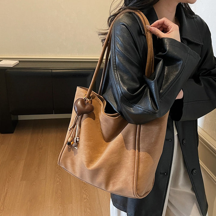 Damen Bequeme Tragetasche mit stilvollem Anhänger Nord Taschen