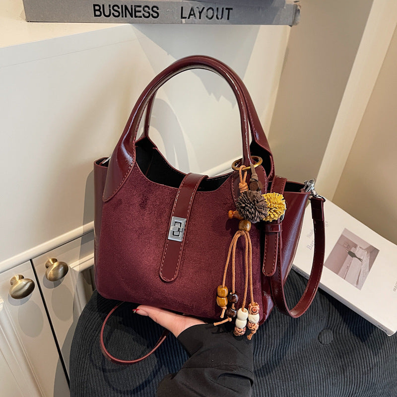 Damen modische Schultertasche mit einzigartigen Lederakzenten Nord Taschen