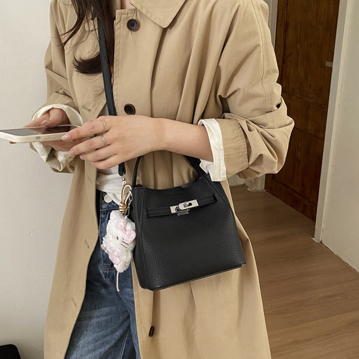 Damen Mini-Handtasche mit süßem Anhänger Nord Taschen