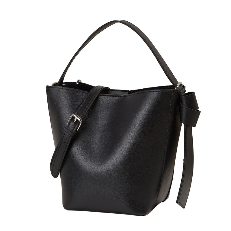 Damen Hobo-Tasche mit minimalistischer Silhouette und verstellbarem Schulterriemen Nord Taschen