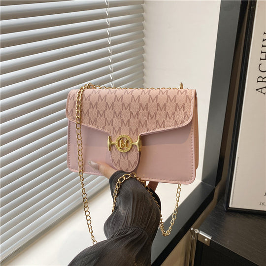 Damen Umhängetasche mit goldener Kettenverzierung und Designer-Logo Nord Taschen