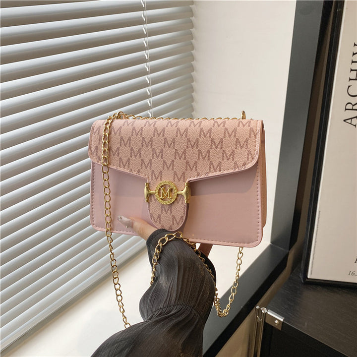 Damen Umhängetasche mit goldener Kettenverzierung und Designer-Logo Nord Taschen