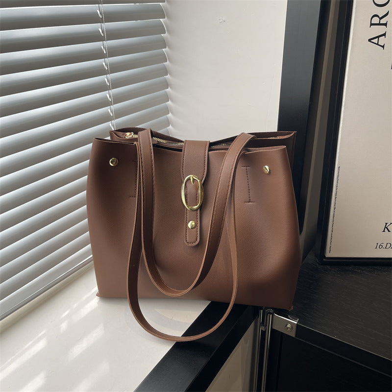 Damen elegante Handtasche mit goldenen Akzenten Nord Taschen