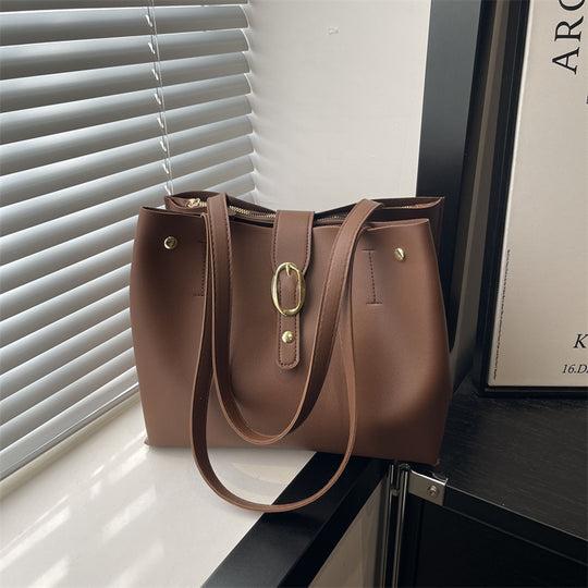 Damen elegante Handtasche mit goldenen Akzenten Nord Taschen