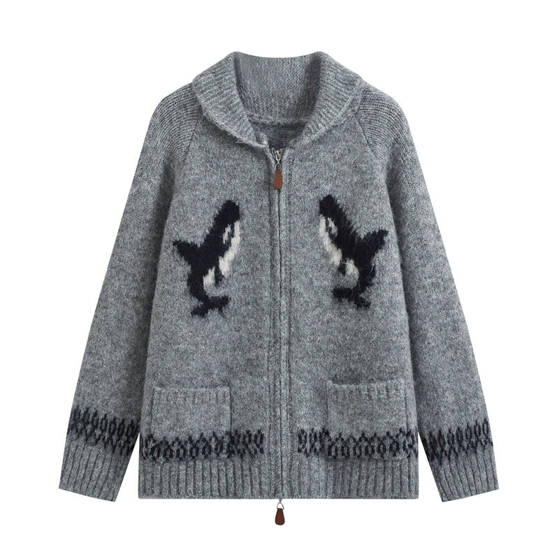 Damen Strickjacke mit Reißverschluss, Schalkragen und Wal‑Intarsien Nord Taschen