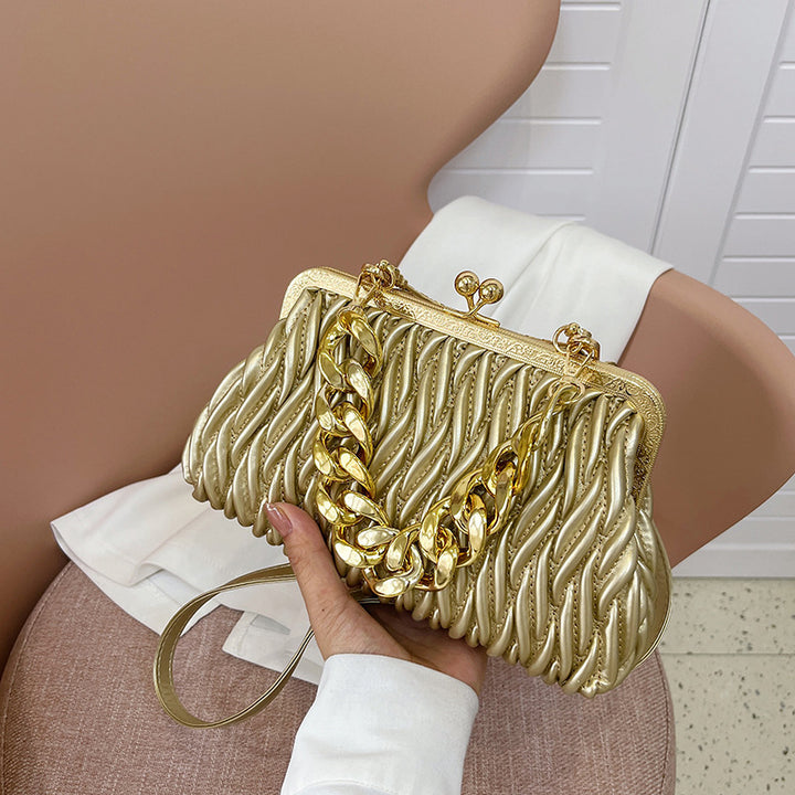 Damen elegante Handtasche mit kreativem Wellenmuster und goldener Kettenverzierung Nord Taschen