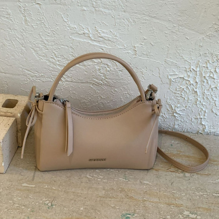 Damenhandtasche im charmanten Retro-Stil mit verspieltem Anhänger Nord Taschen