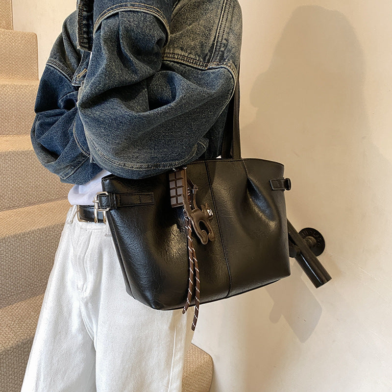 Damen elegante Beuteltasche mit verspieltem Design Nord Taschen