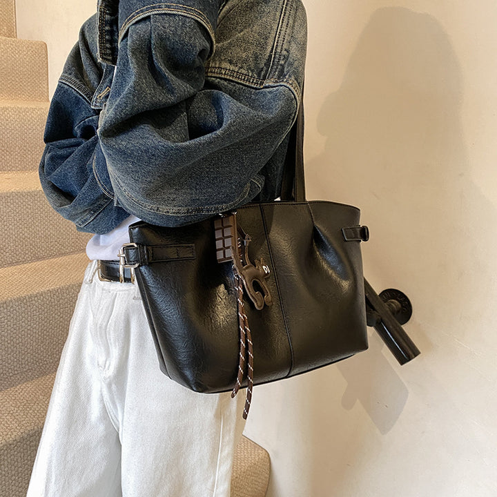 Damen elegante Beuteltasche mit verspieltem Design Nord Taschen