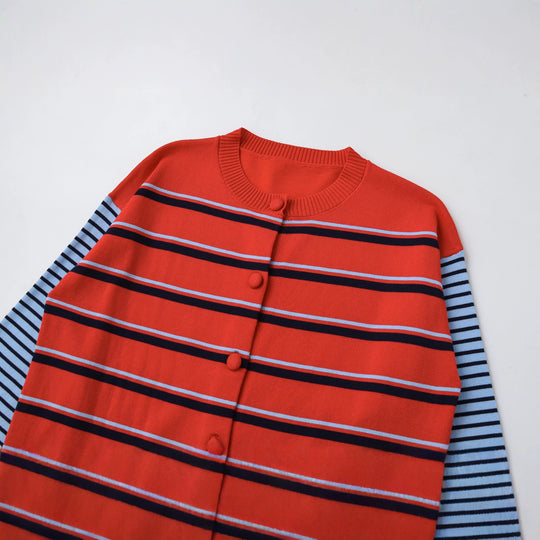 Damen Gestreifte Strickjacke mit Rundhals und Knopfverschluss Nord Taschen