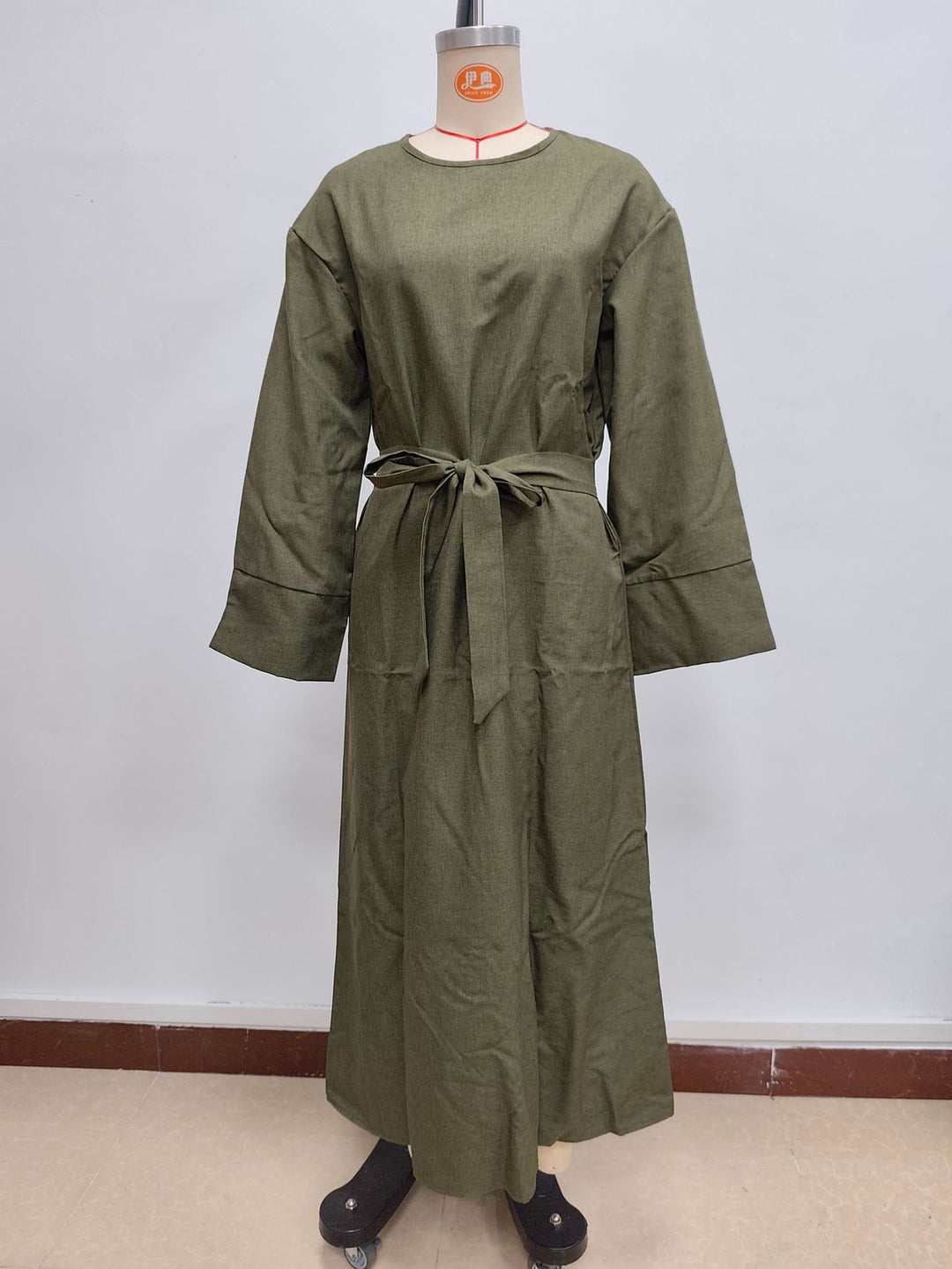 Damen Maxikleid aus Leinen-Mix mit Taillengürtel und weiten Manschellen Nord Taschen