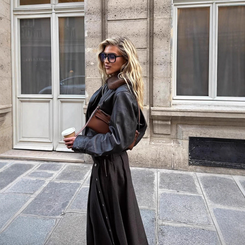 Damen Kurz geschnittene Lederoptik‑Fliegerjacke mit Teddykragen und tailliertem Rippbund Nord Taschen