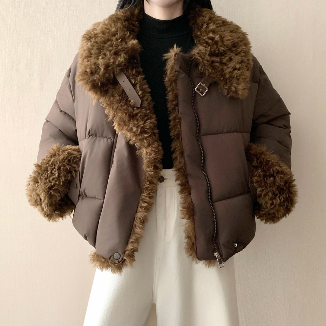 Damen nan kurze Oversize-Pufferjacke mit Teddyfutter, Umlegekragen und Schnallenverschluss Nord Taschen
