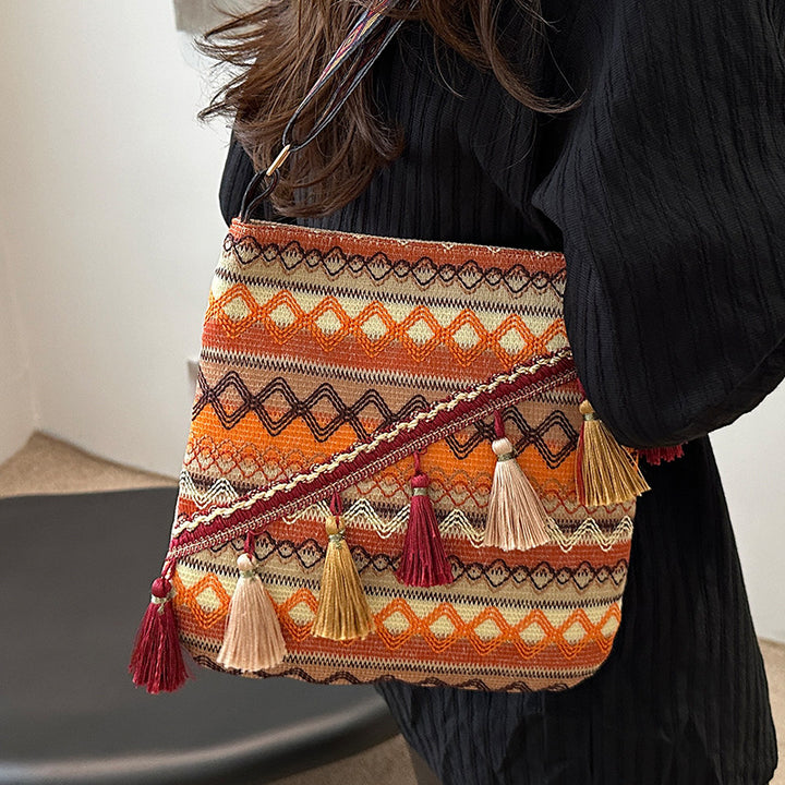 Damen Umhängetasche mit buntem geometrischem Muster und dekorativen Quasten Nord Taschen