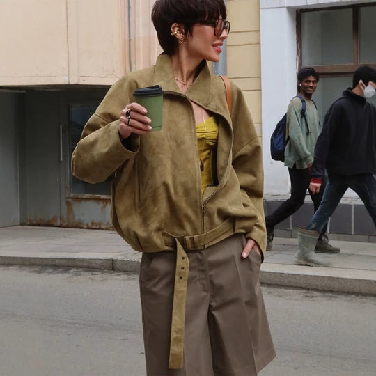 Damen Oversized Veloursleder-Bomberjacke mit taillierendem Bindegürtel und asymmetrischem Reißverschluss Nord Taschen