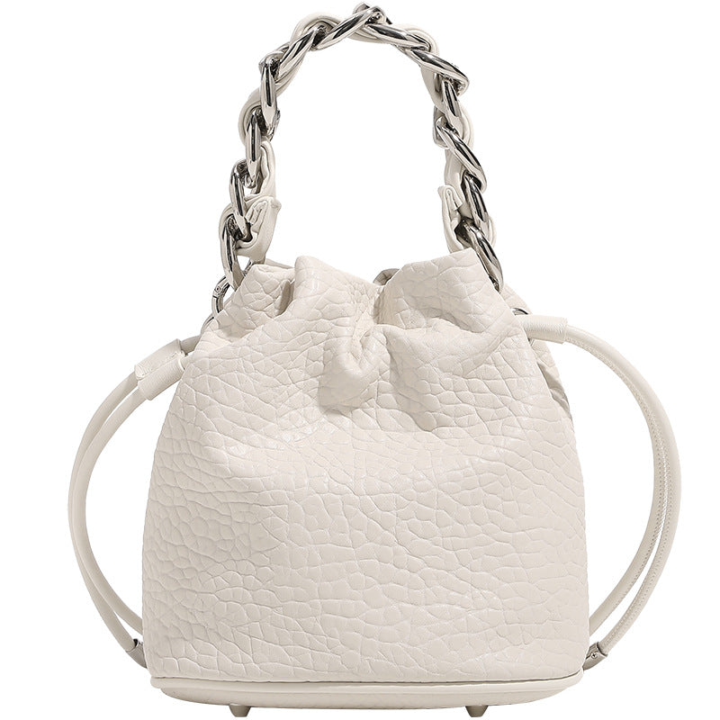 Damen Mini-Rucksacktasche mit elegantem Kettenhenkel und feiner Textur Nord Taschen