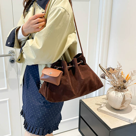 Damen Veloursleder Beuteltasche mit praktischem Mini-Portemonnaie Nord Taschen