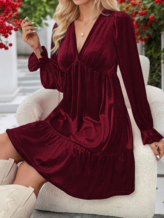 Damen samtiges A‑Linien‑Midikleid mit tiefem V‑Ausschnitt, gerafftem Bustier, Empire‑Passform und Volantstufen Nord Taschen