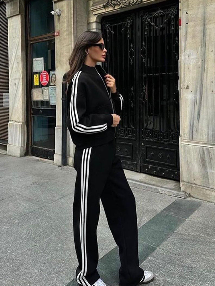 Damen sportlicher zweiteiliger Jogginganzug mit Stehkragen, durchgehendem Reißverschluss und seitlichen Kontraststreifen Nord Taschen