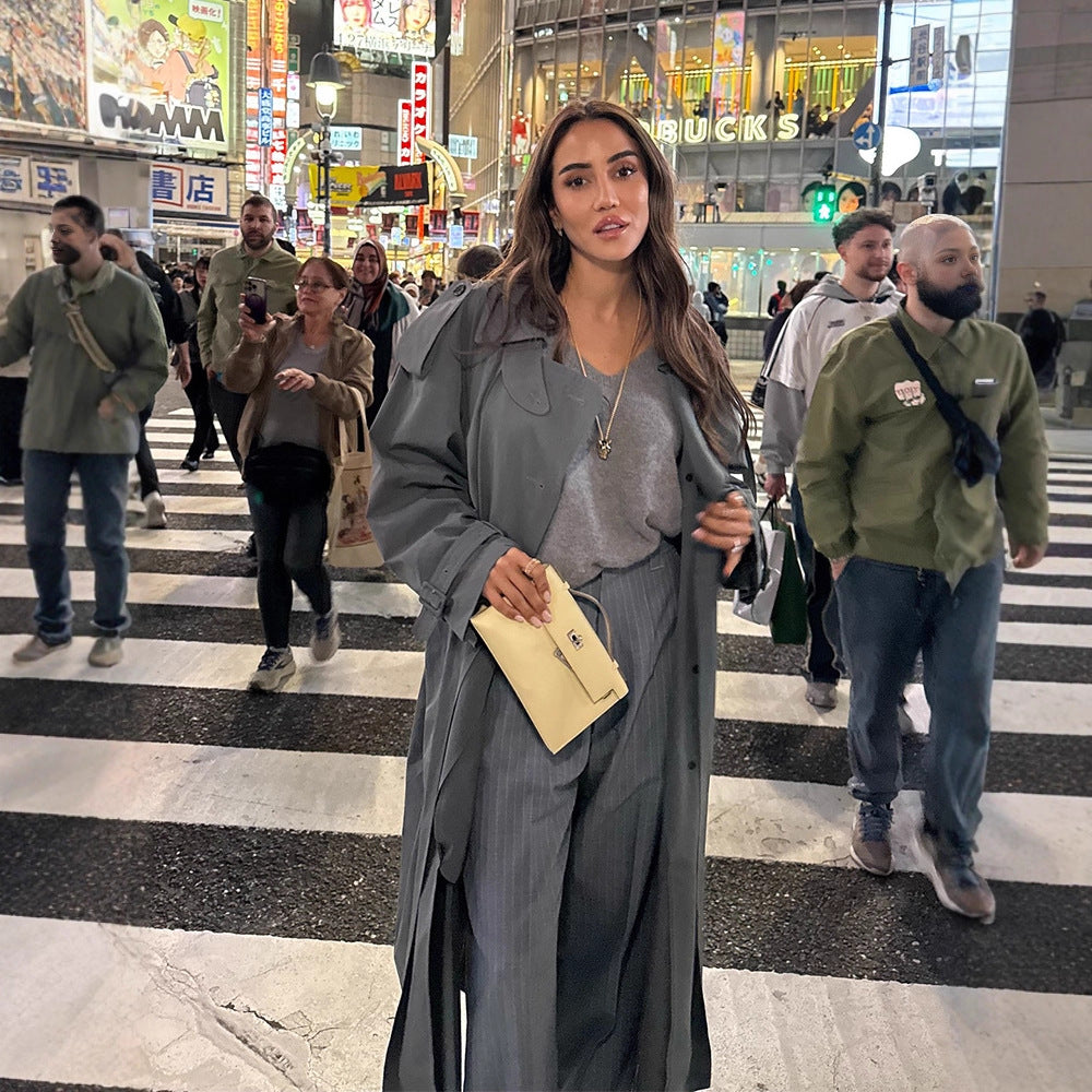 Damen Maxilanger Oversize-Trenchcoat aus softem Velours mit Schulterpatten und doppelreihiger Knopfleiste Nord Taschen