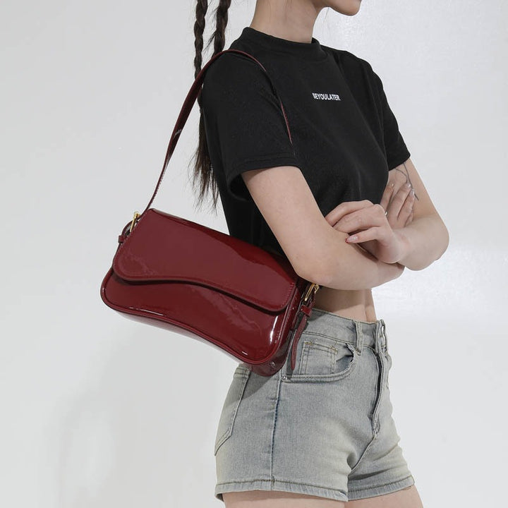 Damen elegante Schultertasche mit glänzendem Finish Nord Taschen