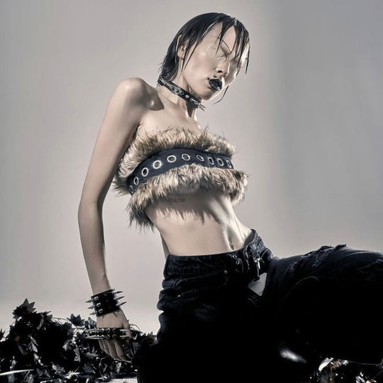 Damen Cropped Bandeau-Top mit Kunstfellbesatz, Ösenlederband und Gothic‑Punk‑Details Nord Taschen