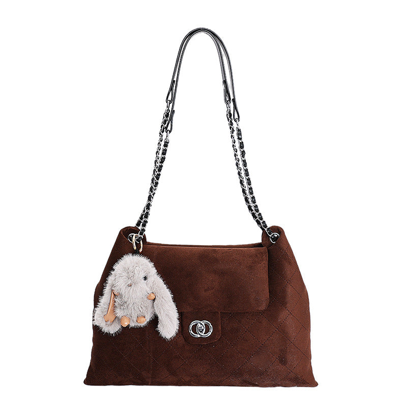 Damen modische Handtasche mit elegantem gestepptem Design und verspieltem Anhänger Nord Taschen