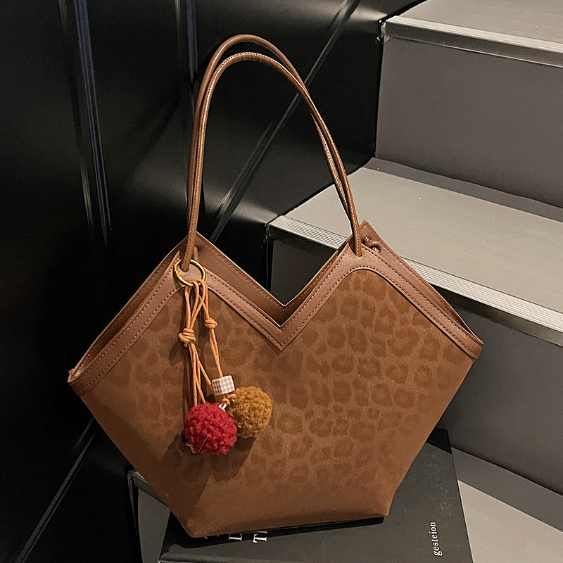 Damen Hobo-Tasche mit strukturiertem Design und eleganten Doppelgriffen Nord Taschen