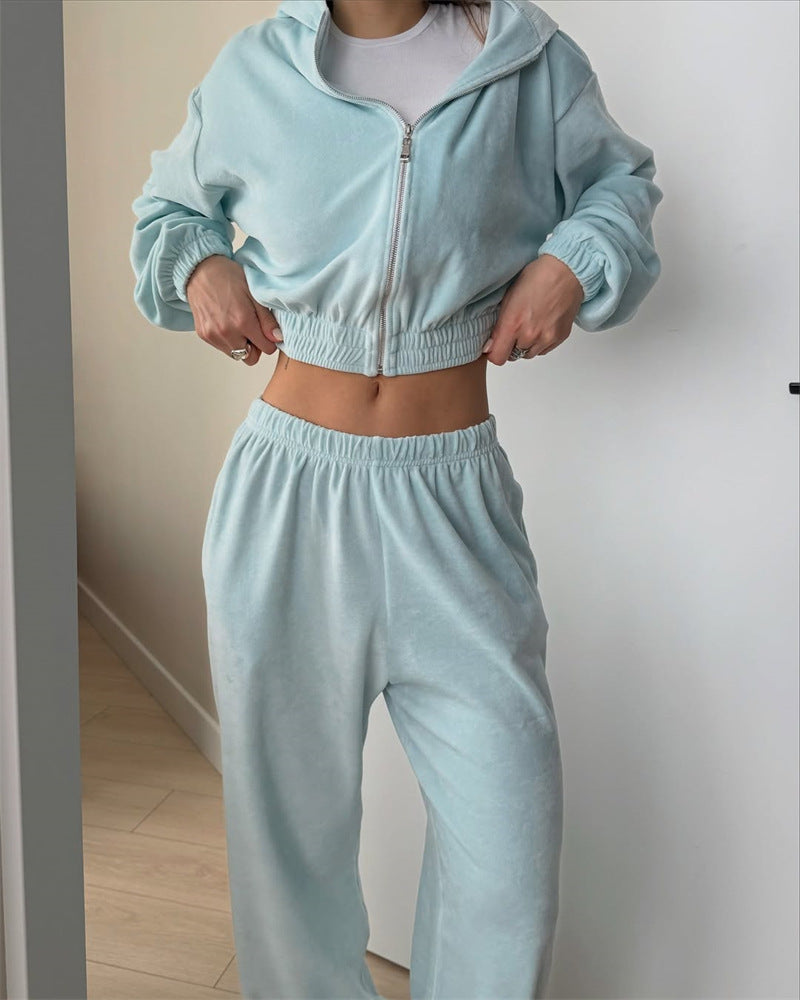 Damen cropped Kapuzen-Zipjacke mit gerafftem Elastiksaum und hochtaillierter Relax-Hose aus softem Sweat Nord Taschen
