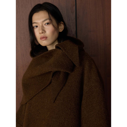 Damen Voluminöser Kapuzenmantel aus Bouclé-Wollmix mit drapiertem Vorderteil Nord Taschen