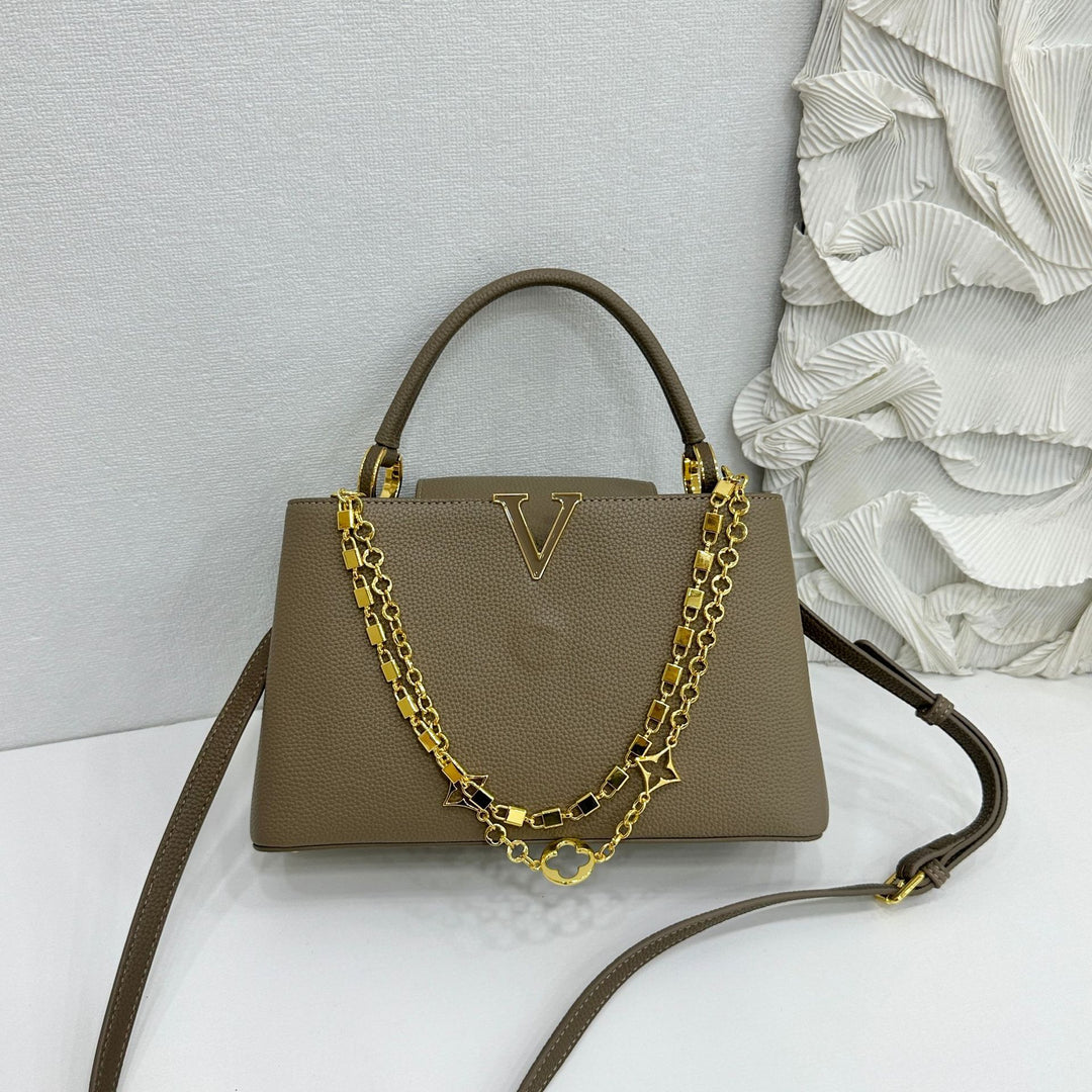 Damen Handtasche mit eleganter Kettenapplikation Nord Taschen
