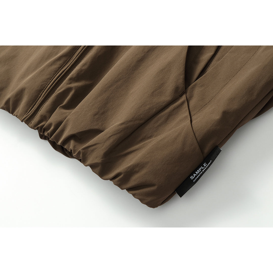 Unisex Kurz geschnittener Oversize-Boxy-Blouson mit hohem Stehkragen, geschwungener Taschenführung und elastischem Saum Nord Taschen