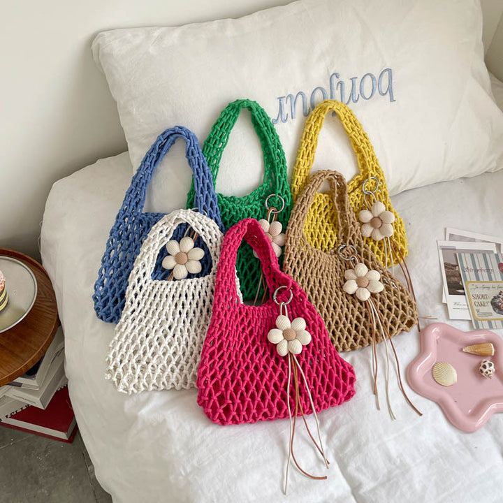 Damen Handtasche im modernen Makramee-Design mit blumenförmigem Anhänger Nord Taschen