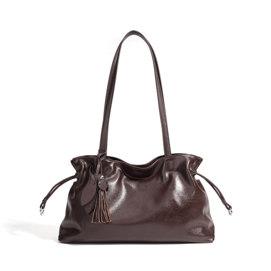 Damen Handtasche aus hochwertigem Kunstleder mit auffälligem Quastenanhänger Nord Taschen