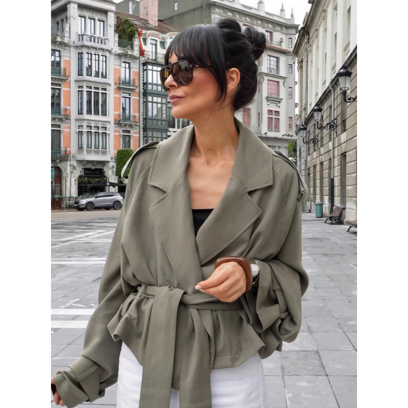 Damen Oversize Trenchjacke im Cropped-Schnitt mit Bindegürtel, überschnittenen Schultern und Ballonärmeln Nord Taschen