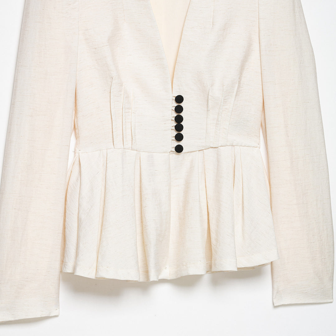 Damen Taillierte Blazerjacke mit tiefem V-Ausschnitt, Plissée‑Peplum und dekorischer Knopfleiste Nord Taschen