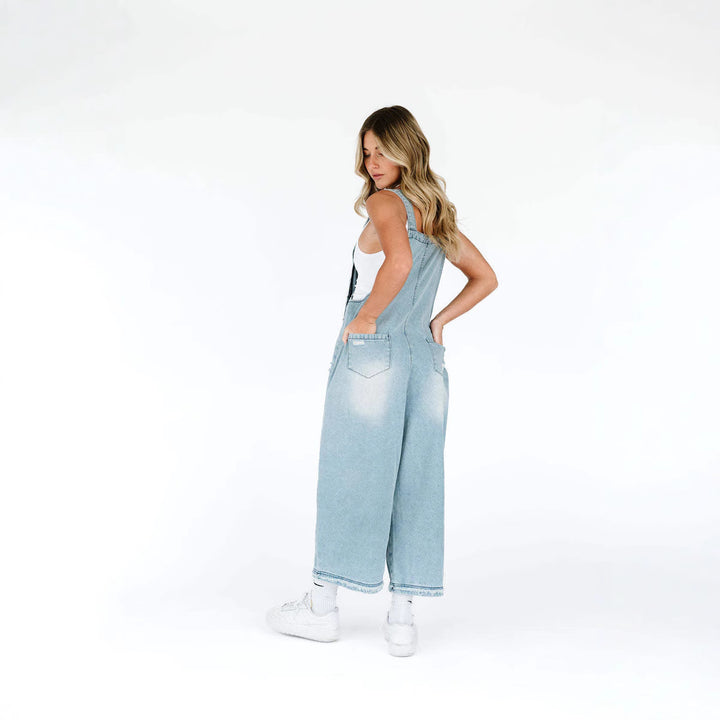 Damen lässige verwaschene Latzhose aus Jeansstoff mit Rissen und weitem Bein Nord Taschen