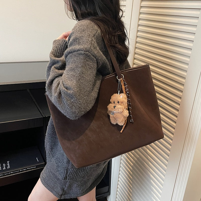 Damen Shopper-Tasche im eleganten Design mit abnehmbarem Plüschanhänger Nord Taschen