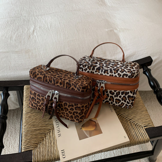 Damen Umhängetasche im modischen Leopardenmuster mit eleganten Reißverschlussdetails Nord Taschen