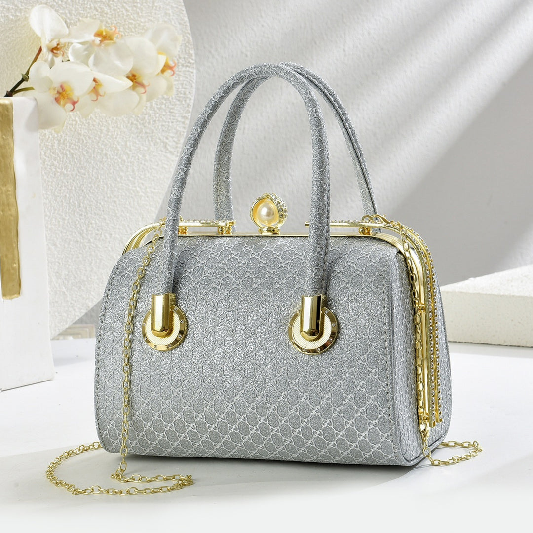 Damen Handtasche mit eleganter Struktur und schimmernden Details Nord Taschen