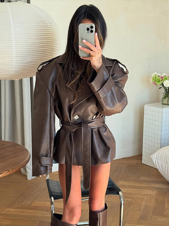 Damen Kurzjacke aus Lederimitat mit Taillengürtel und Oversize‑Schulterpartie Nord Taschen