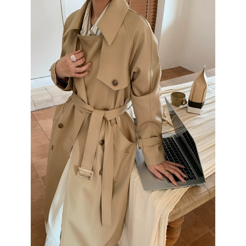 Damen Oversize Trenchcoat mit Doppelreihe, Taillengürtel und Epauletten Nord Taschen